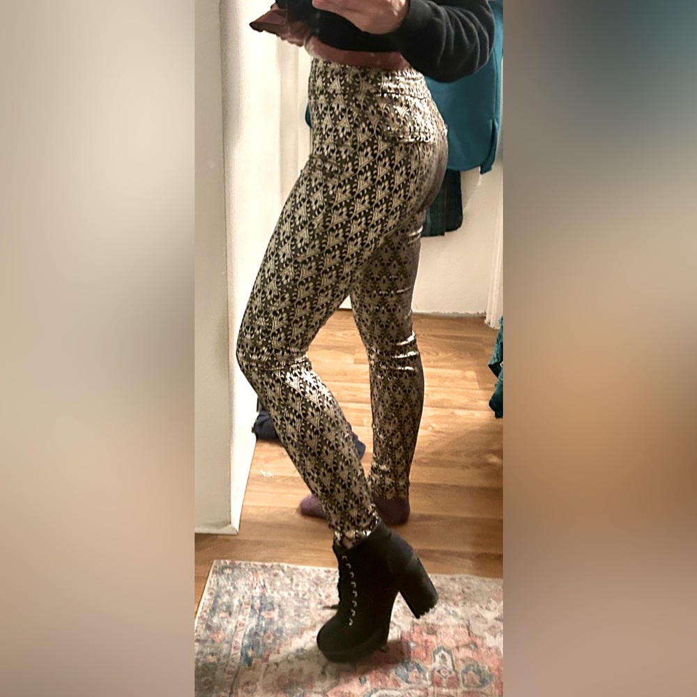 New York and Company pull on slim leg stretch metallic gold leggings - size XS